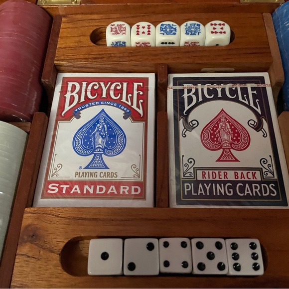 Poker Set in Wood Case Box - Picture 7 of 8